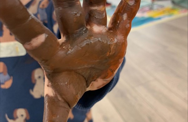 Jonavoje šurmuliuoja „Kūrybiškumo festivalis „MU22“, skatinantis puoselėti laiką drauge su vaikais