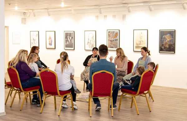 Jonavoje šurmuliuoja „Kūrybiškumo festivalis „MU22“, skatinantis puoselėti laiką drauge su vaikais