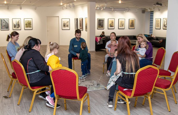 Jonavoje šurmuliuoja „Kūrybiškumo festivalis „MU22“, skatinantis puoselėti laiką drauge su vaikais