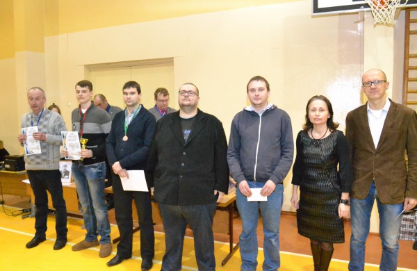 Šachmatų figūras stumdė ir didmeistriai, ir pradedantieji