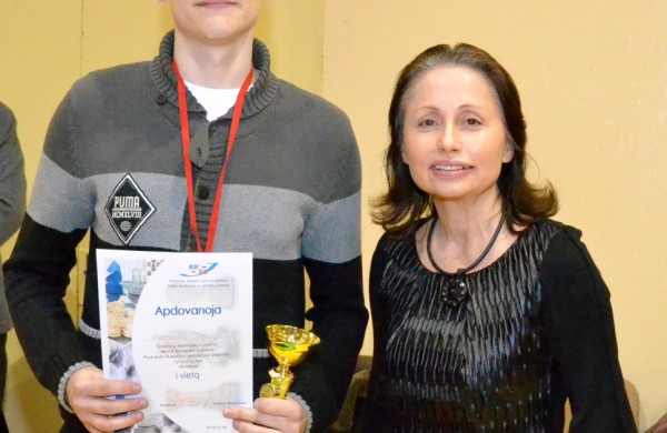 Šachmatų figūras stumdė ir didmeistriai, ir pradedantieji