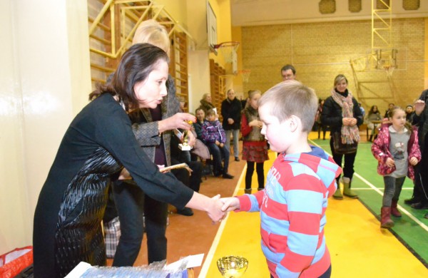 Šachmatų figūras stumdė ir didmeistriai, ir pradedantieji