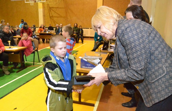 Šachmatų figūras stumdė ir didmeistriai, ir pradedantieji