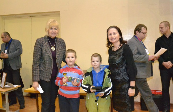 Šachmatų figūras stumdė ir didmeistriai, ir pradedantieji