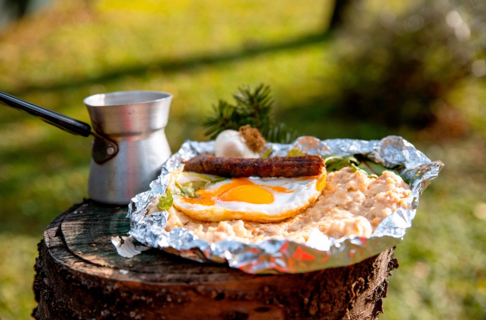 Laikas pradėti iškylų sezoną: 5 kišenei draugiški patarimai vykstantiems stovyklauti