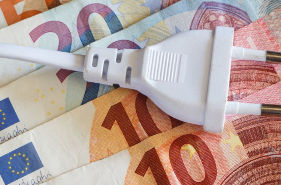 Panaikinus kompensacijas už elektrą, gyventojams rekomenduojama peržiūrėti savo sutarčių tarifus