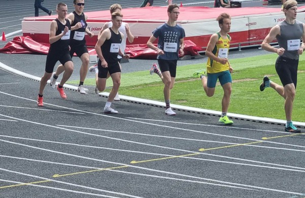 Jonavos sporto centro lengvaatletė E. Sarafinaitė buvo nepralenkiama Lietuvos lengvosios atletikos federacijos taurės varžybose