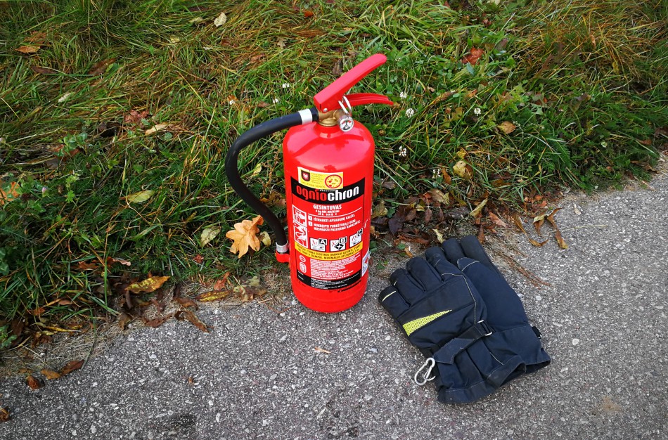 Naktį ugniagesiai skubėjo į Chemikų gatvę