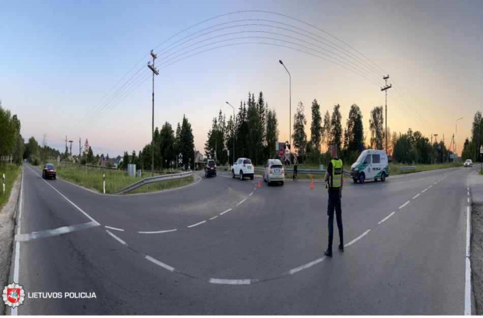 Lietuvos kelių policijos tarnyba įspėja šį savaitgalį keliauti susiruošusiuosius vairuotojus: visoje šalyje - vairuotojų patikros