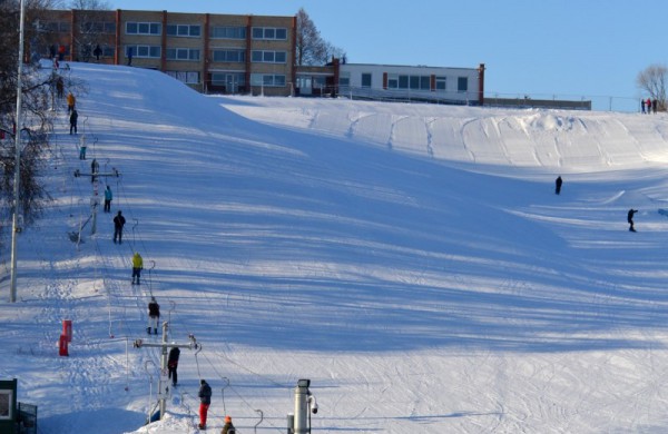 Pirmasis pasaulinės sniego dienos renginys – snieglenčių varžybos