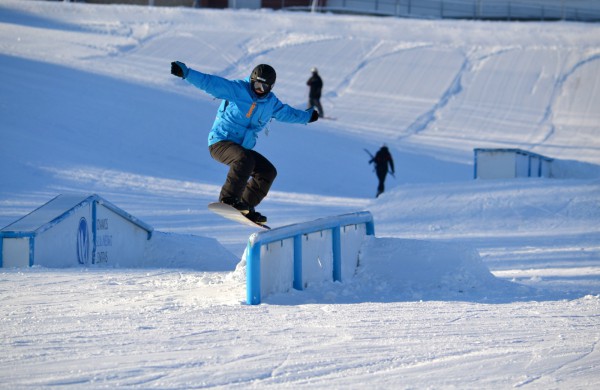 Pirmasis pasaulinės sniego dienos renginys – snieglenčių varžybos