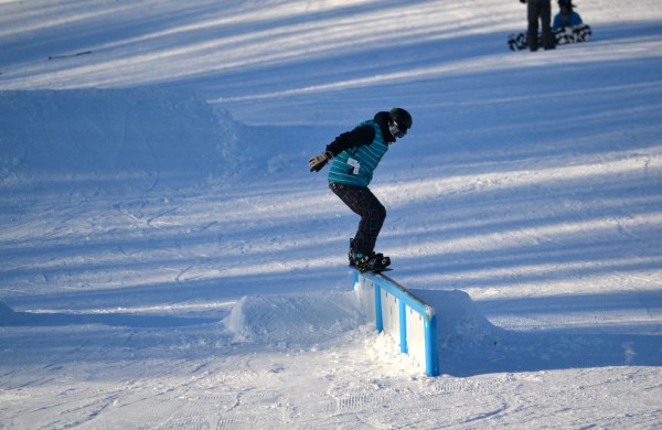 Pirmasis pasaulinės sniego dienos renginys – snieglenčių varžybos