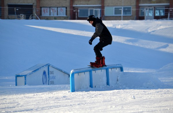 Pirmasis pasaulinės sniego dienos renginys – snieglenčių varžybos