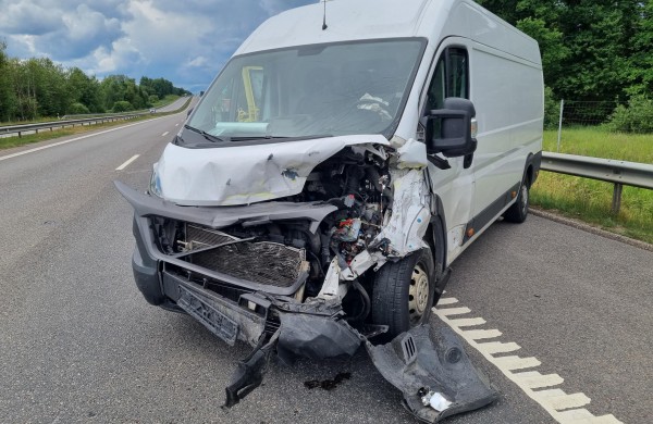 Vos prieš metus AB „Kelių priežiūra“ nupirktas mobilus smūgio slopintuvas išgelbėjo gyvybes