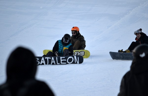 Pirmasis pasaulinės sniego dienos renginys – snieglenčių varžybos