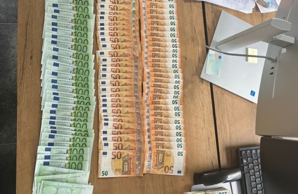 Policija automobilius pardavinėjančios įmonės buhalterijoje rado spragų