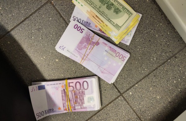 Policija automobilius pardavinėjančios įmonės buhalterijoje rado spragų