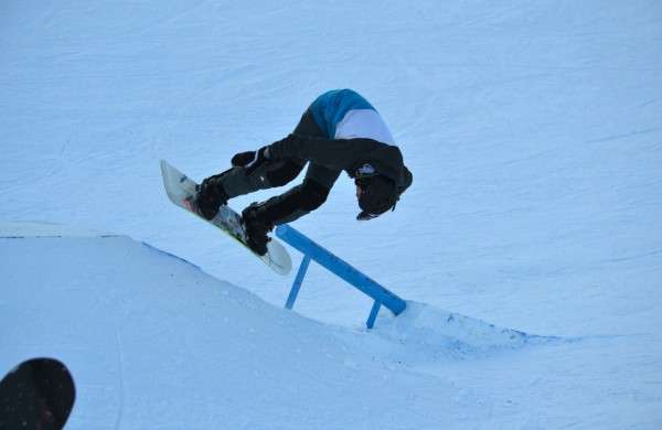 Pirmasis pasaulinės sniego dienos renginys – snieglenčių varžybos