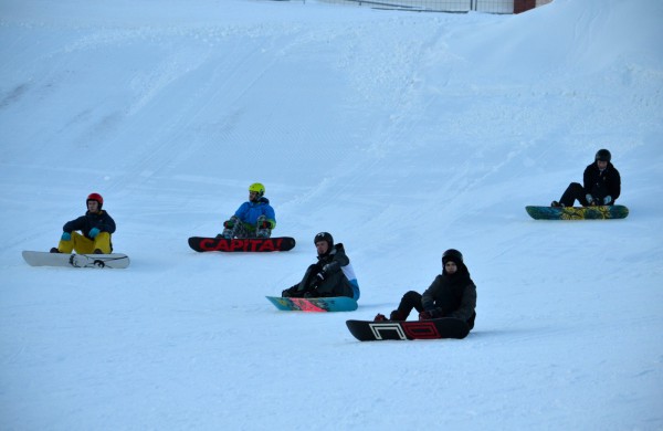 Pirmasis pasaulinės sniego dienos renginys – snieglenčių varžybos