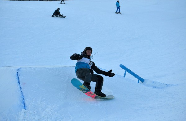 Pirmasis pasaulinės sniego dienos renginys – snieglenčių varžybos
