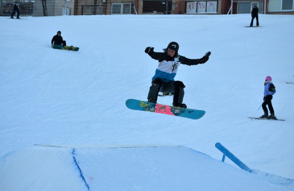 Pirmasis pasaulinės sniego dienos renginys – snieglenčių varžybos