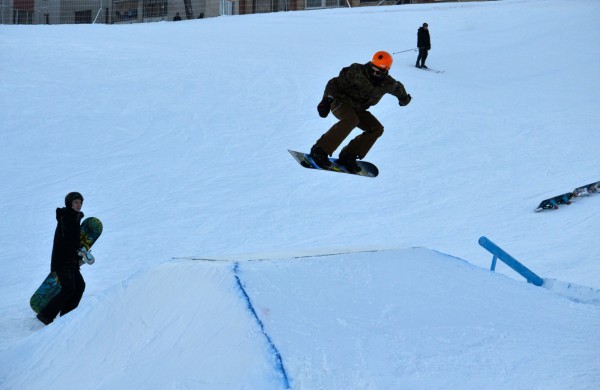 Pirmasis pasaulinės sniego dienos renginys – snieglenčių varžybos