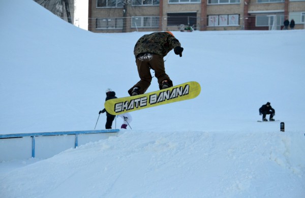 Pirmasis pasaulinės sniego dienos renginys – snieglenčių varžybos