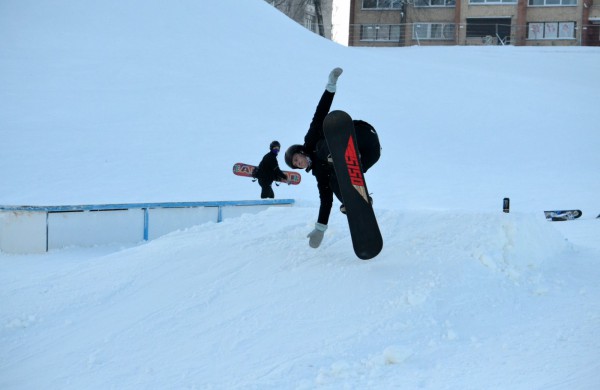Pirmasis pasaulinės sniego dienos renginys – snieglenčių varžybos