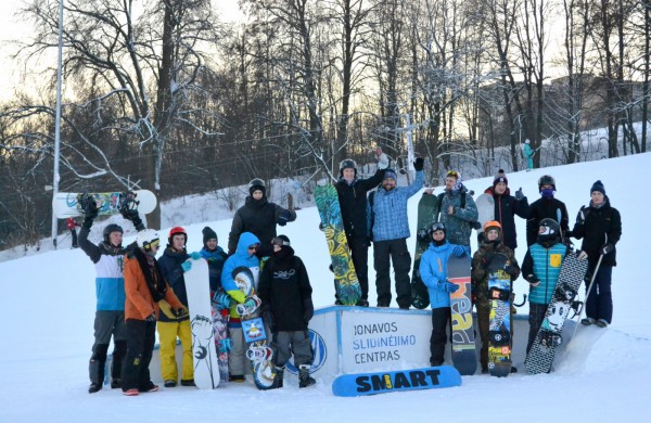 Pirmasis pasaulinės sniego dienos renginys – snieglenčių varžybos