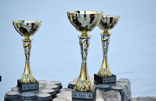 Pirmasis pasaulinės sniego dienos renginys – snieglenčių varžybos