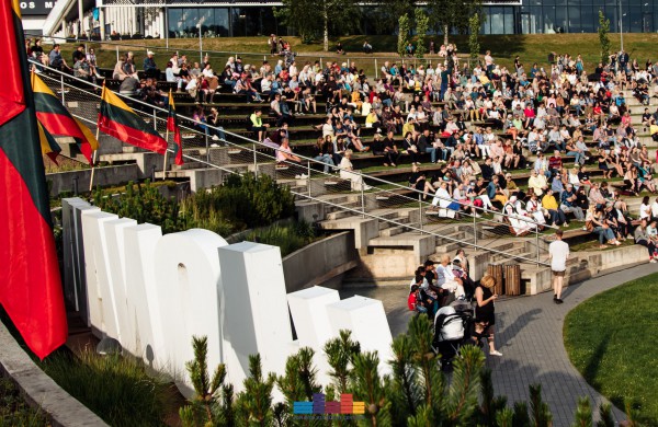 Jonaviečiai šventė Lietuvos karaliaus Mindaugo karūnavimo ir Tautiškos giesmės dieną