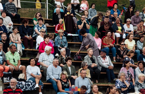 Jonaviečiai šventė Lietuvos karaliaus Mindaugo karūnavimo ir Tautiškos giesmės dieną