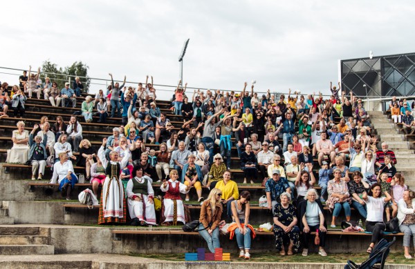 Jonaviečiai šventė Lietuvos karaliaus Mindaugo karūnavimo ir Tautiškos giesmės dieną