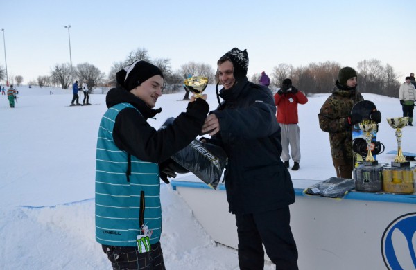 Pirmasis pasaulinės sniego dienos renginys – snieglenčių varžybos