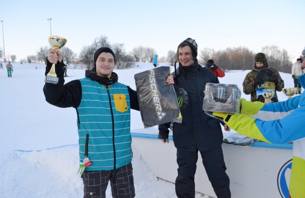 Pirmasis pasaulinės sniego dienos renginys – snieglenčių varžybos