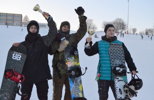 Pirmasis pasaulinės sniego dienos renginys – snieglenčių varžybos