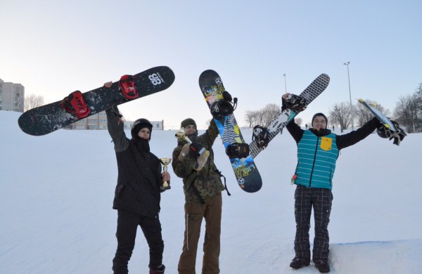 Pirmasis pasaulinės sniego dienos renginys – snieglenčių varžybos