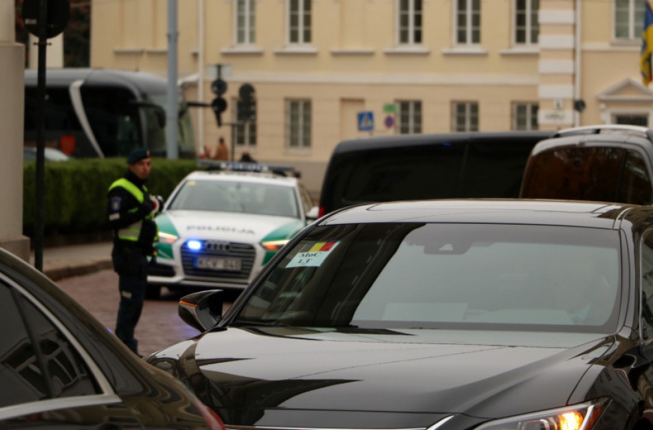 Šiomis dienomis gali tekti dažniau praleisti specialiąsias transporto priemones