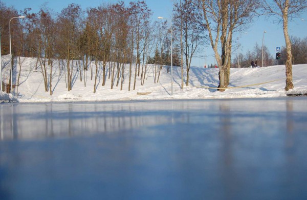 Privati jonaviečių iniciatyva: mieste atsirado čiuožykla