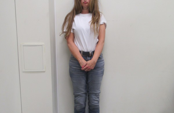 Atsiliepkite, jei atpažinote šią moterį ar perdavėte jai pinigus