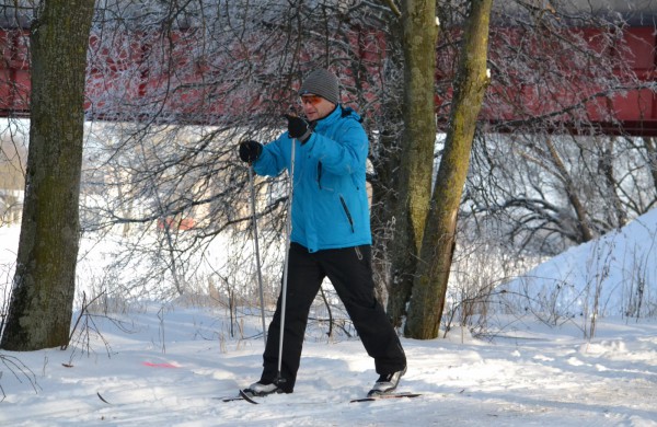 Antroji sniego diena Jonavoje palydėta čiuožynių, rogučių ir šeimų estafečių varžybomis