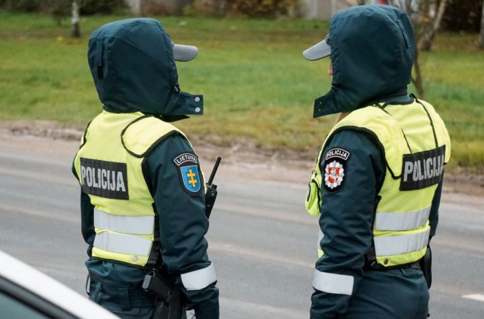 Jonavos rajone - pareigūnams nestojusio vairuotojo gaudynės: iškviesti ir kinologai