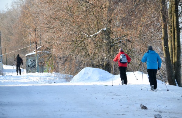 Antroji sniego diena Jonavoje palydėta čiuožynių, rogučių ir šeimų estafečių varžybomis