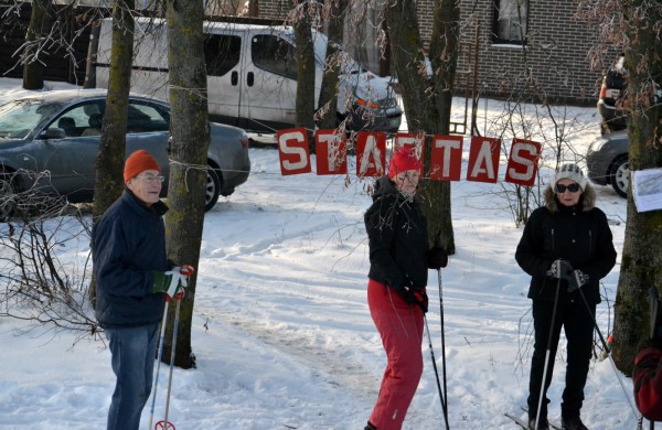 Antroji sniego diena Jonavoje palydėta čiuožynių, rogučių ir šeimų estafečių varžybomis