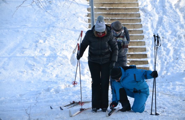 Antroji sniego diena Jonavoje palydėta čiuožynių, rogučių ir šeimų estafečių varžybomis