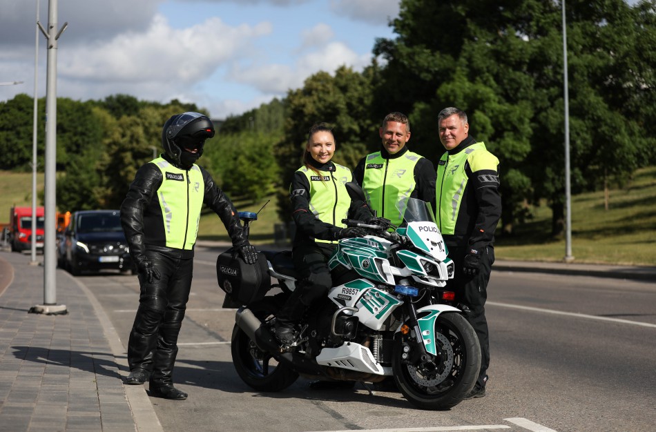 Gatvėse sutiksite kiek kitaip apsirengusius motociklus vairuojančius pareigūnus: jie renkasi tinkamiausią aprangą