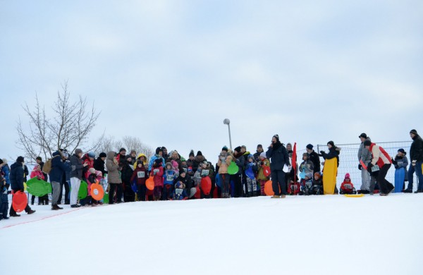 Antroji sniego diena Jonavoje palydėta čiuožynių, rogučių ir šeimų estafečių varžybomis