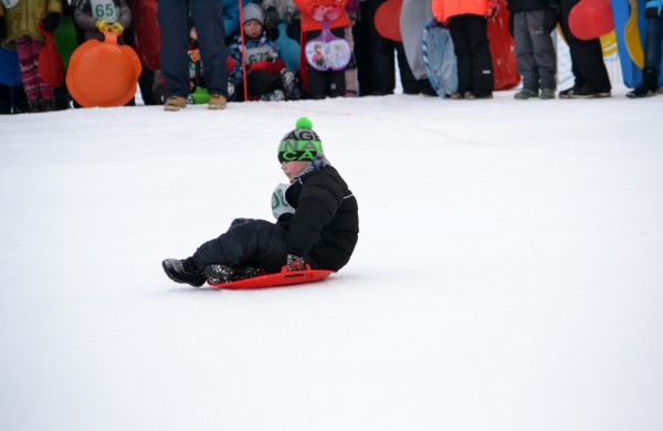Antroji sniego diena Jonavoje palydėta čiuožynių, rogučių ir šeimų estafečių varžybomis
