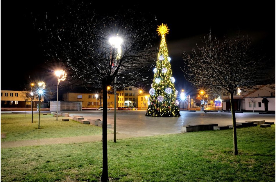 Paskelbtas viešųjų pirkimų konkursas Jonavos miesto ir kalėdinės eglutės papuošimo idėjai bei jos įgyvendinimui