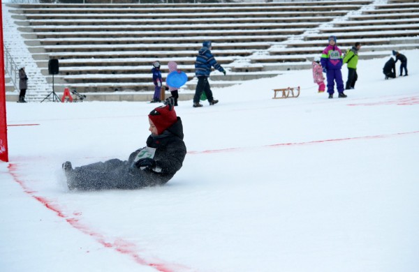 Antroji sniego diena Jonavoje palydėta čiuožynių, rogučių ir šeimų estafečių varžybomis